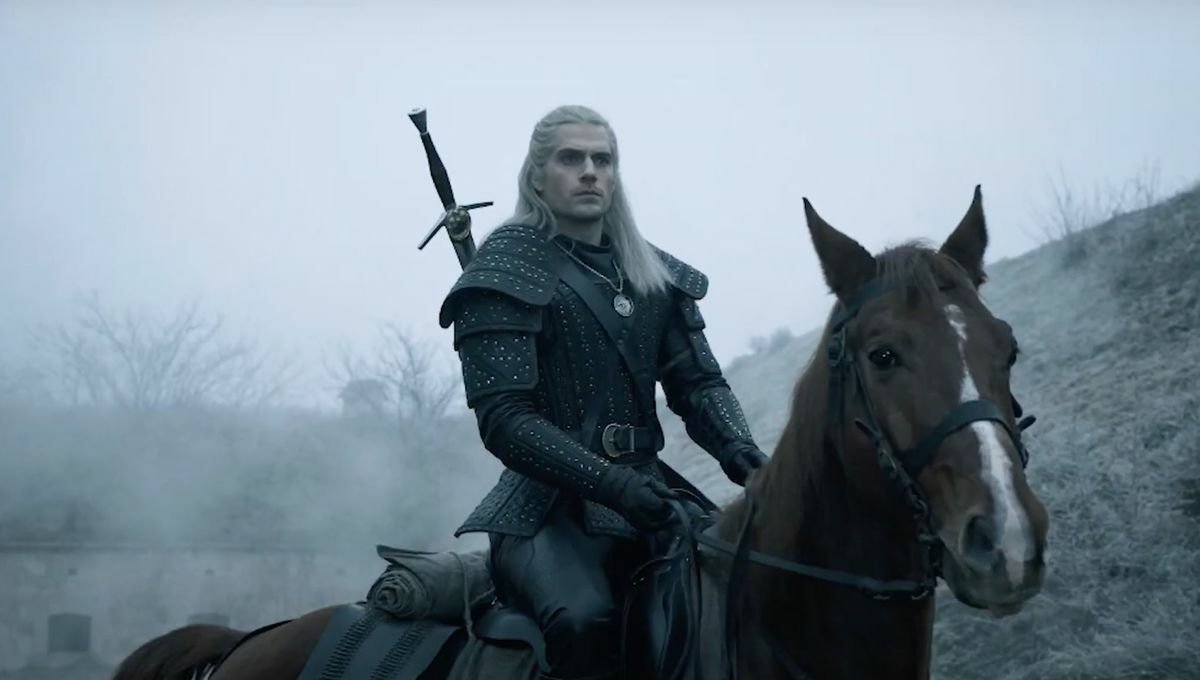 Henry Cavill e il cavallo Rutilia in The Witcher