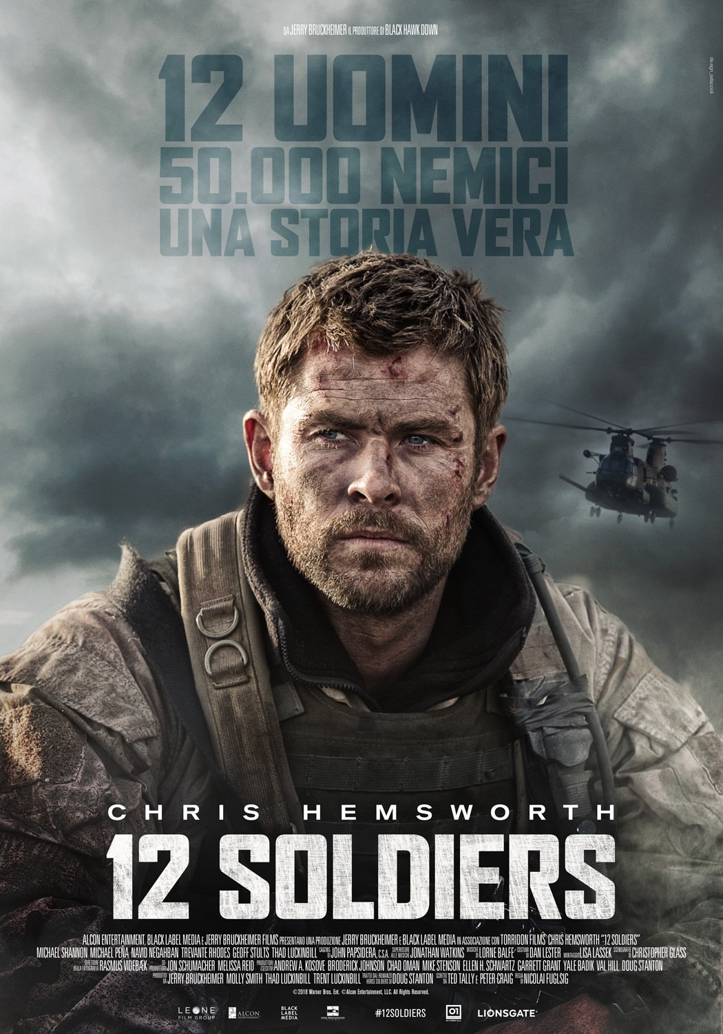 Chris Hemsworth nel poster italiano di 12 Soldiers