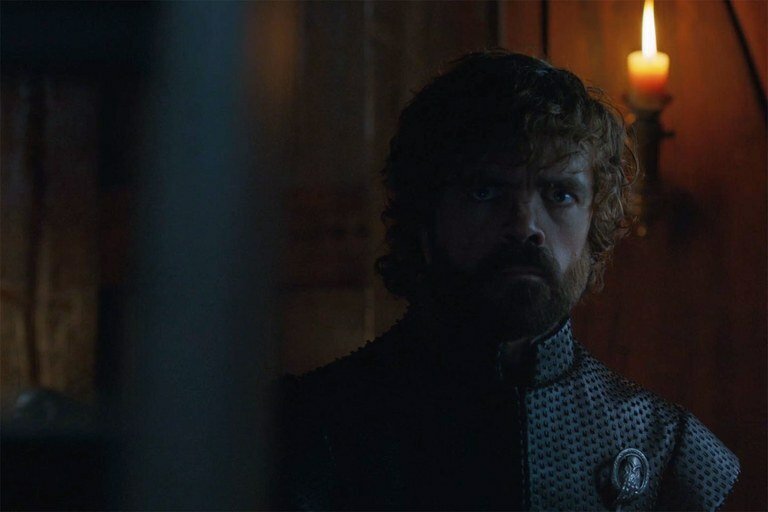 L'indecifrabile espressione di Tyrion quando Jon raggiunge Daenerys nella sua cabina