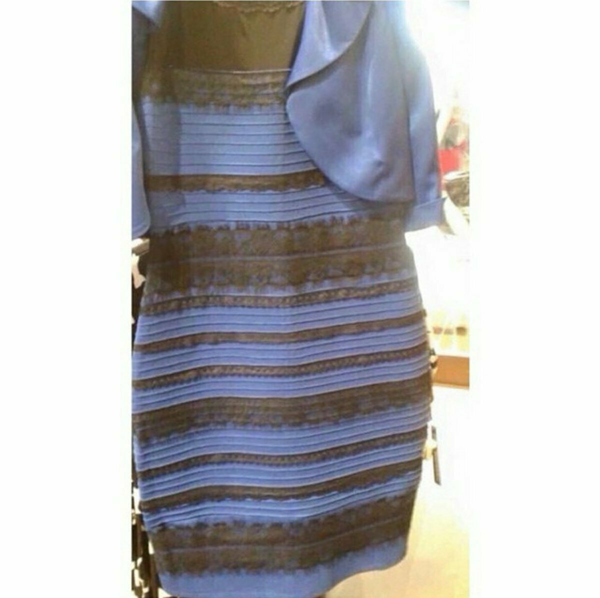 The Dress: il vestito è oro e bianco o blu e nero?
