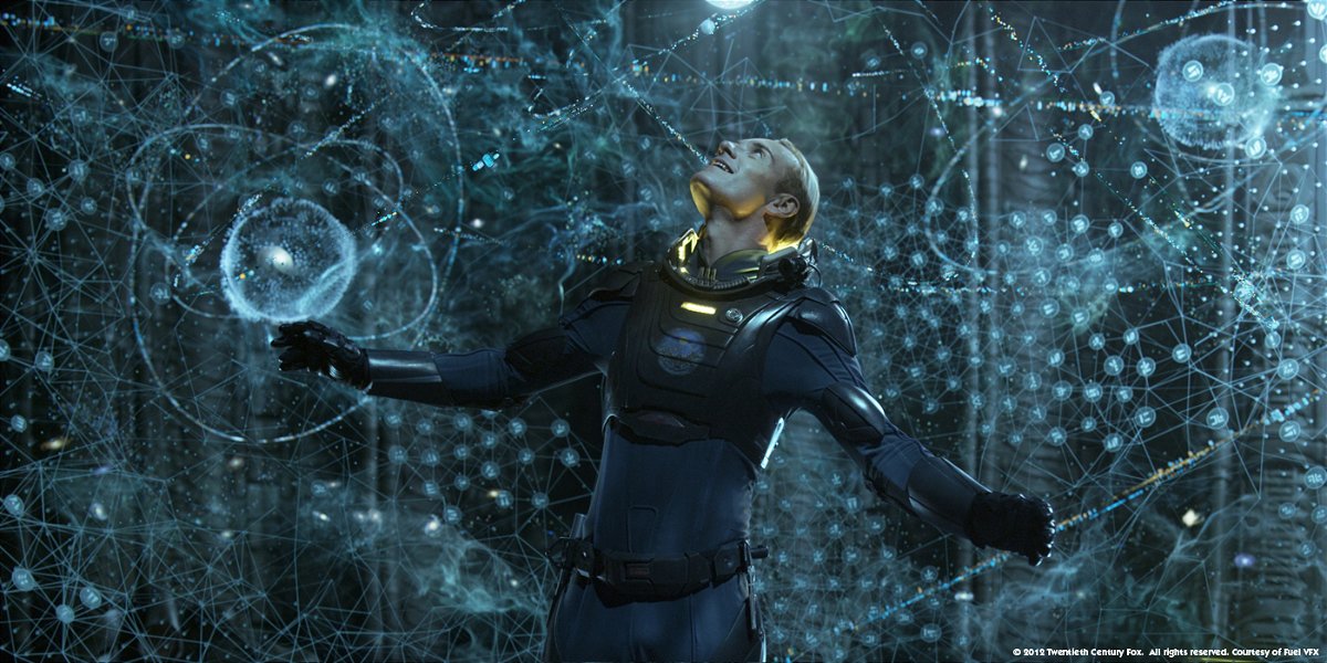Michael Fassbender interpreta l'androide David in Prometheus