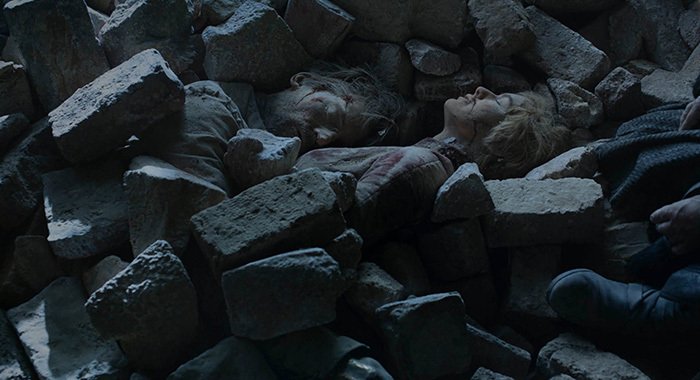 Jaime e Cersei, semisepolti dalle macerie