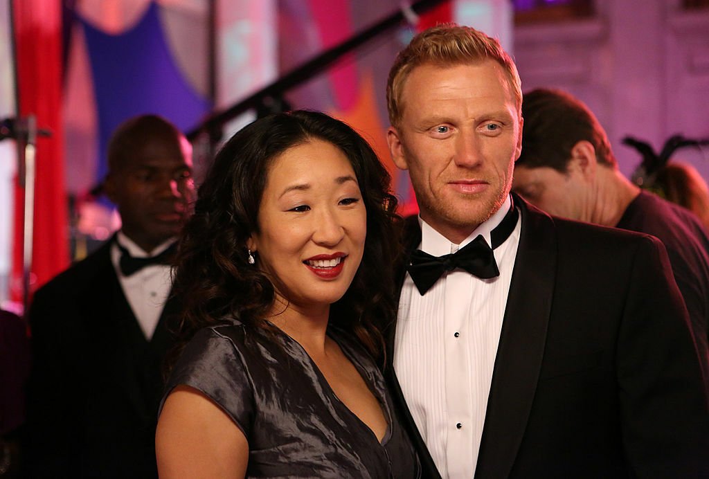 Una foto di Cristina e Owen sorridenti in Grey's Anatomy
