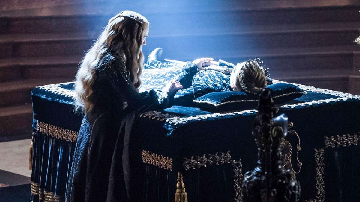 Cersei veglia il corpo di Joffrey