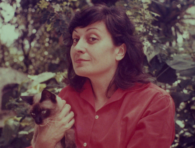 Lina Bo Bardi con il suo gatto