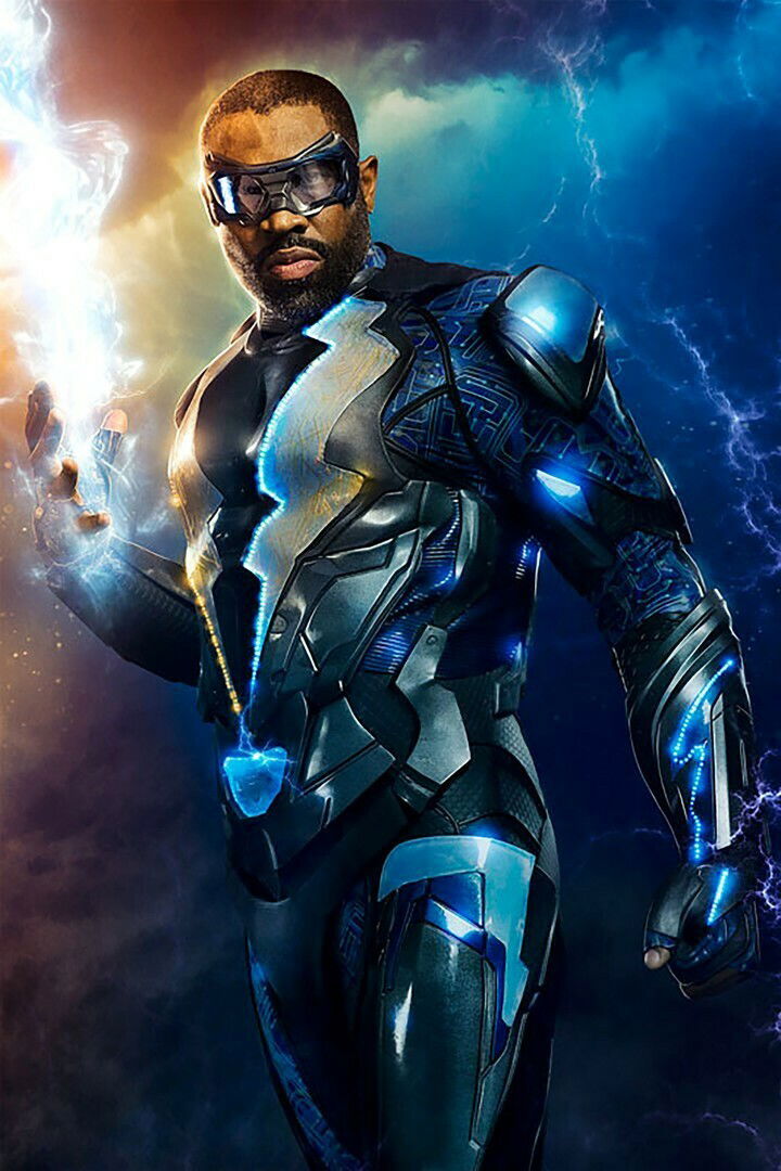  Cress Williams nel ruolo di Black Lightning