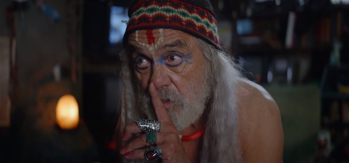 Tommy Chong in una scena del film Color Out of Space