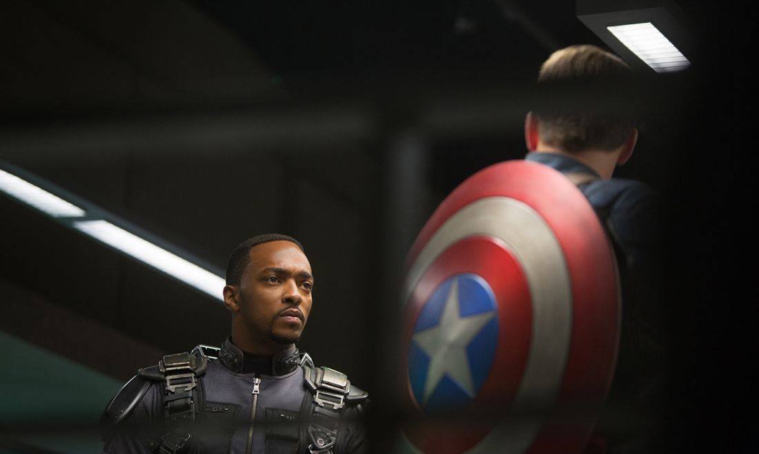 Anthony Mackie e Chris Evans in Captain America: The Winter Soldier