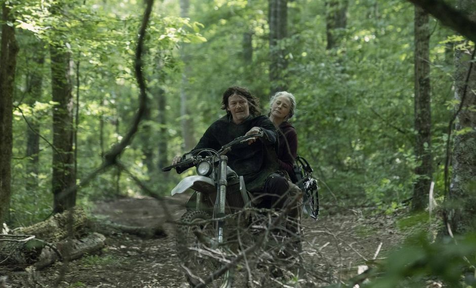 Clicca per vedere l'immagine originale The Walking Dead 10x01: Daryl e Carol