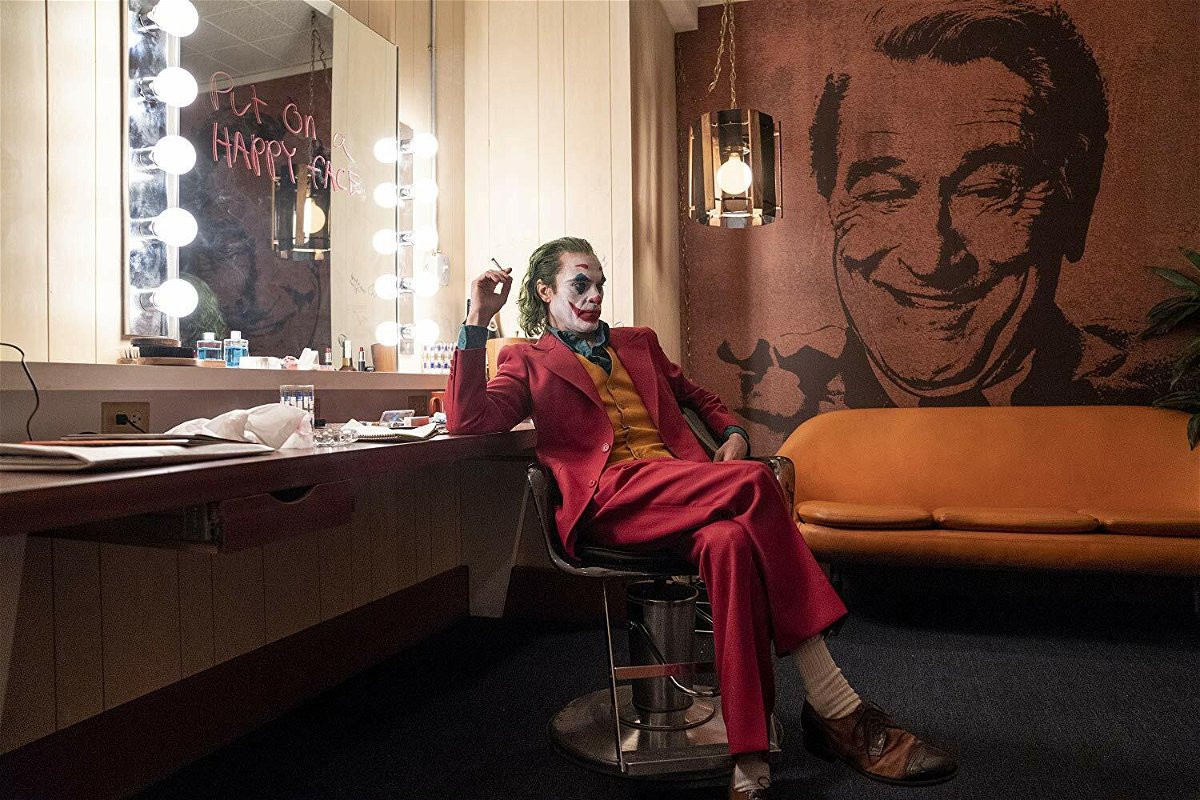 Joaquin Phoenix interpreta Joker in una scena del film
