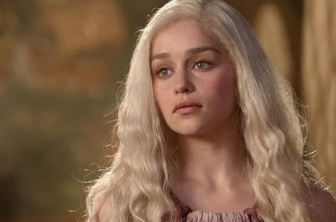 Emilia Clarke nella prima stagione di Game of Thrones