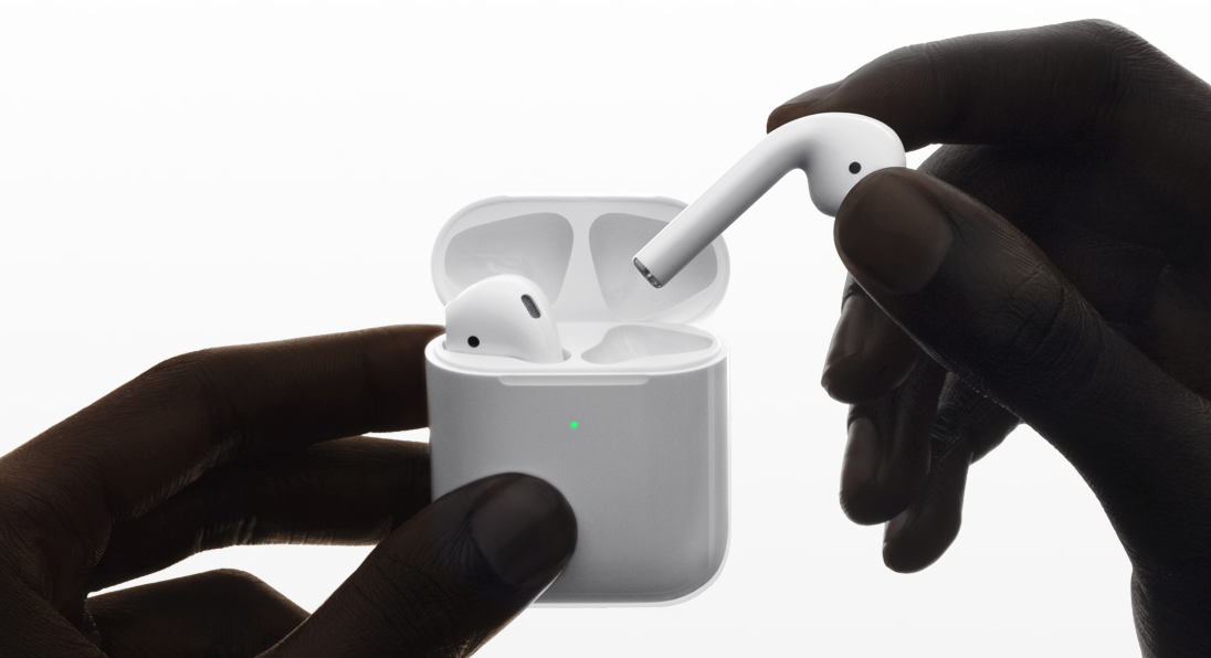 Immagine promozionale degli AirPods di Apple