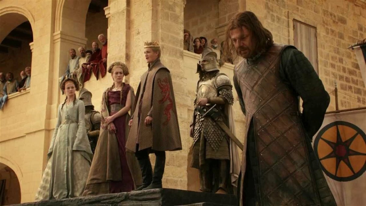Sean Bean nella scena di morte di Ned Stark, nella stagione 1 di Game of Thrones