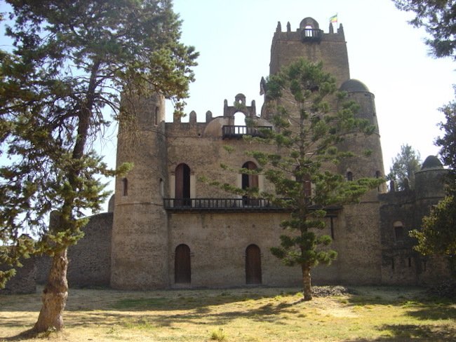 La facciata frontale del castello