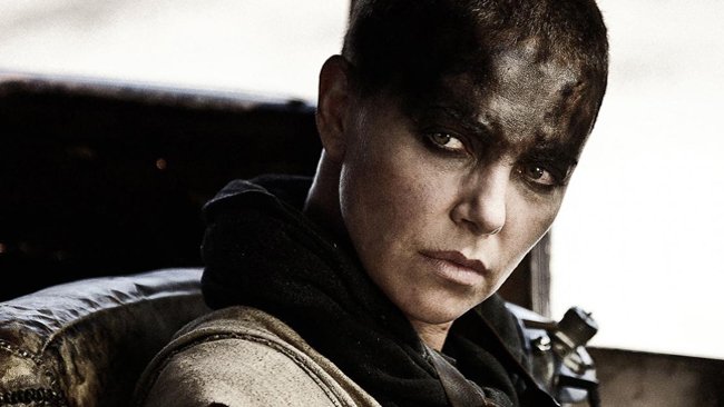 Charlize Theron nel film Mad Max: Fury Road