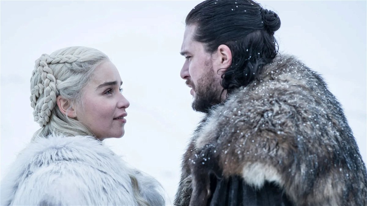 Emilia Clarke e Kit Harington in Game of Thrones