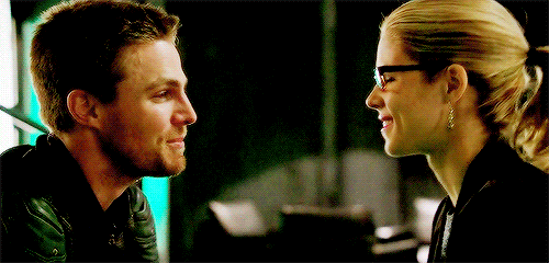 Oliver sorride a Felicity