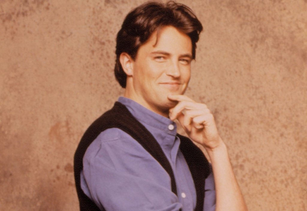 Un'immagine di Matthew Perry ai tempi di Friends, in cui interpretava l'analista bancario Chandler Bing