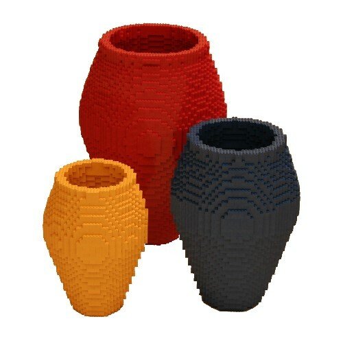 Tre vasi di varie dimensioni costruiti coi LEGO 