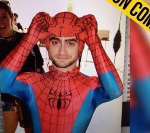Daniel Radcliffe vestito da Spiderman al Comic Con 2016