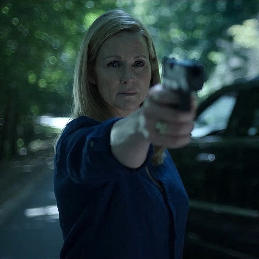 Wendy punta la pistola contro il marito nel trailer della terza stagione di Ozark 