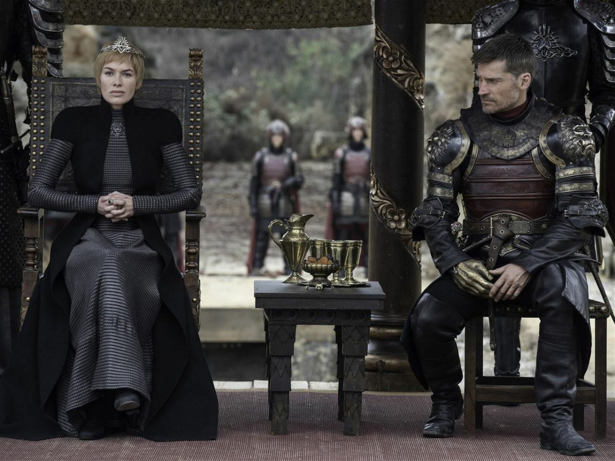 Jaime guarda Cersei preoccupato