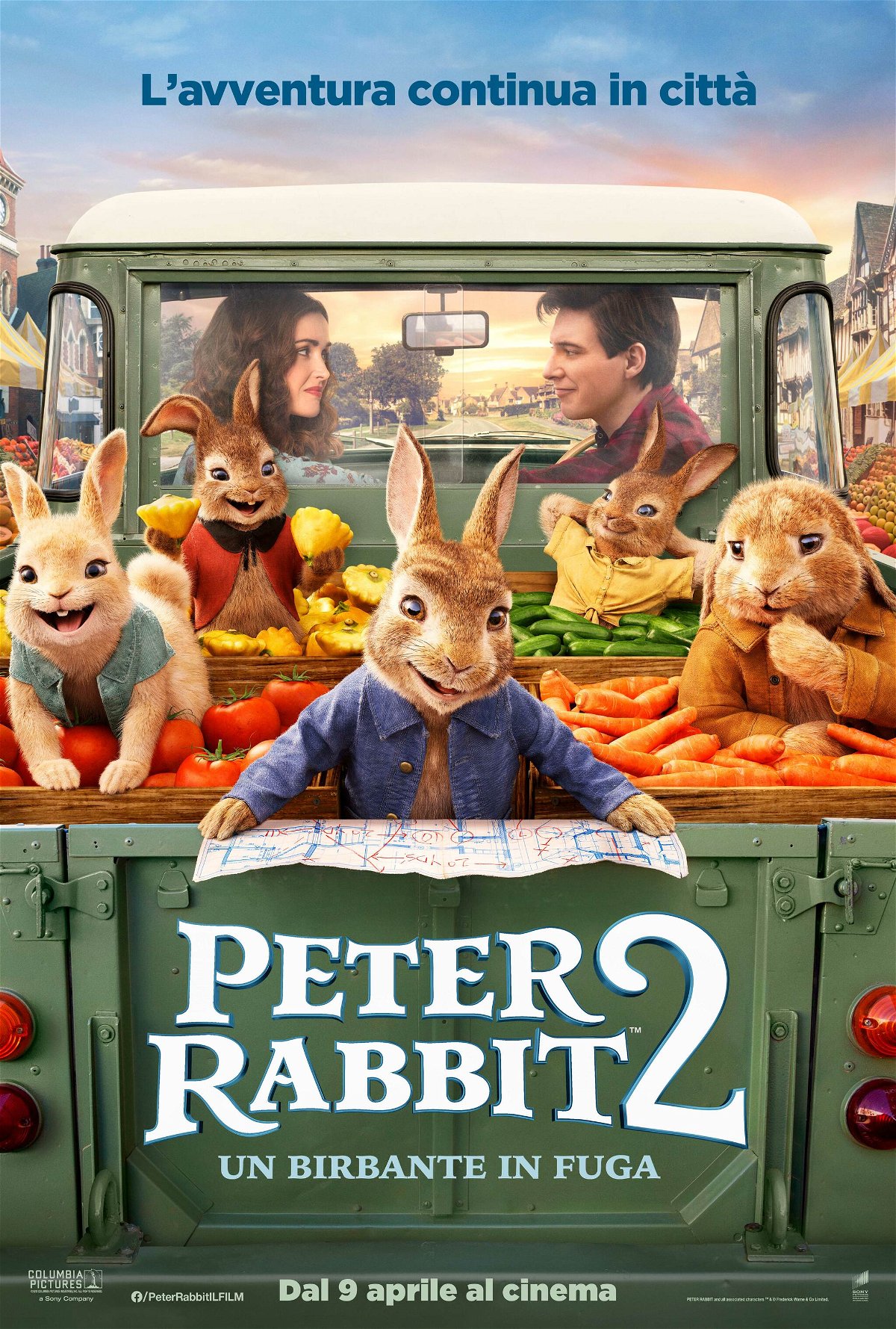 Peter e altri conigli sono sul retro di  un furgone pieno di ortaggi. Alla guida ci sono Thomas e Bea