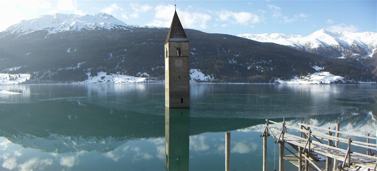 Il lago di Resia si trova in provincia di Bolzano