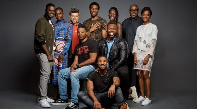 Il cast di Black Panther riunito fuori dal set