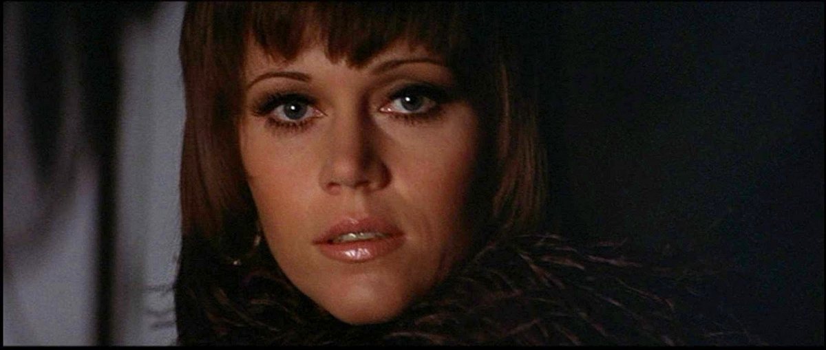 Un'iconica Jane Fonda nel film che le regalò il suo primo Oscar, Una squillo per l'ispettore Klute