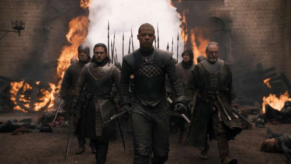 Jon Snow entra ad Approdo del Re con Davos e Verme Grigio
