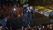 Copertina di Robbie Williams e i Take That: una breve reunion ai Brits Icon Award