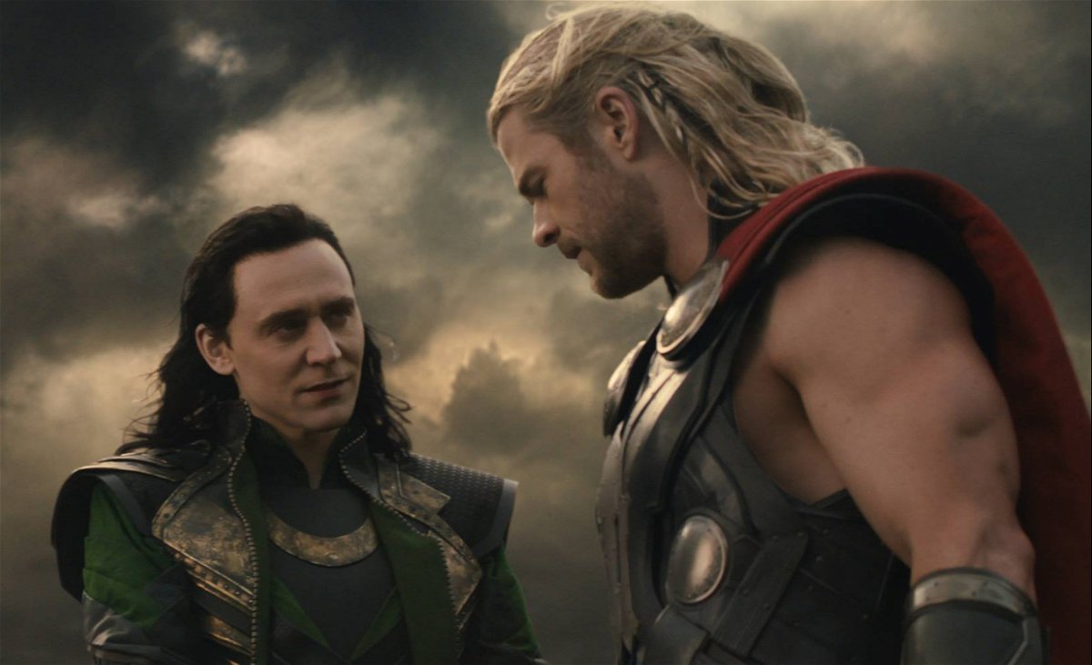 Chris Hemsworth e Tom Hiddleston in Thor: The Dark World