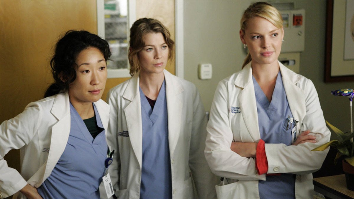Una scena di Grey's Anatomy con Sandra Oh, Ellen Pompeo e Katherine Heigl