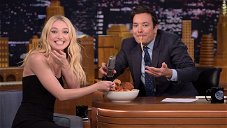 Copertina di The Tonight Show: Dakota Fanning mangia gli spaghetti da Jimmy Fallon