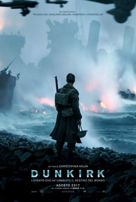 Un soldato guarda la distruzione della guerra nel primo teaser poster di Dunkirk