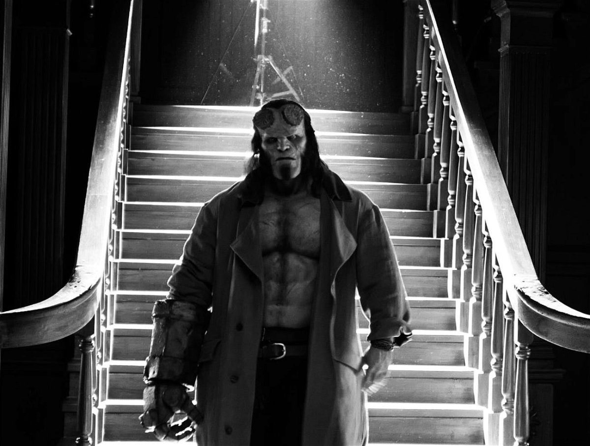 Hellboy: foto in bianco e nero di David Harbour