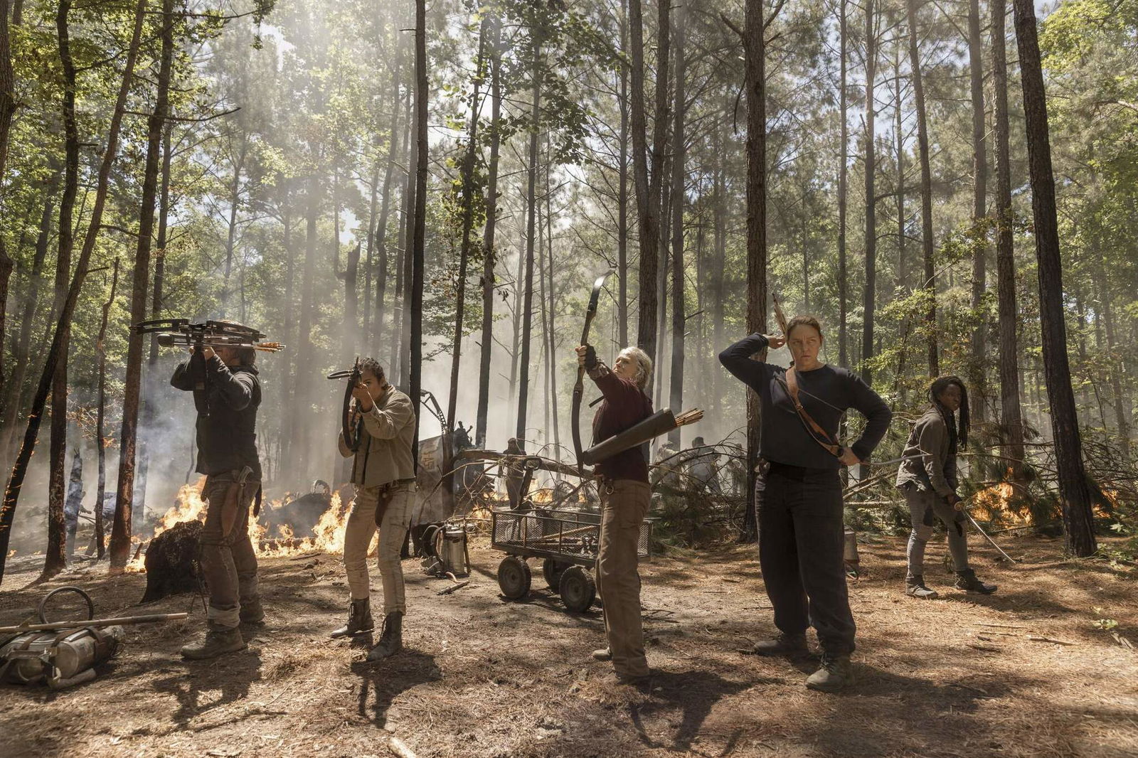 Clicca per vedere l'immagine originale The Walking Dead 10x01: l'incendio e la lotta contro gli zombie