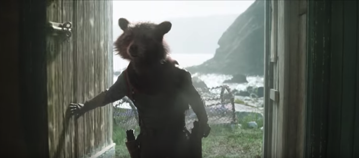 Rocket Raccoon entra in una casetta vicino al mare nello spot del Super Bowl di Avengers: Endgame