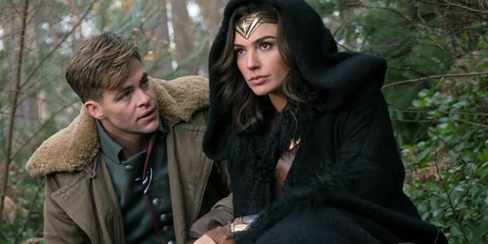 Diana e Steve Trevor in una scena Wonder Woman