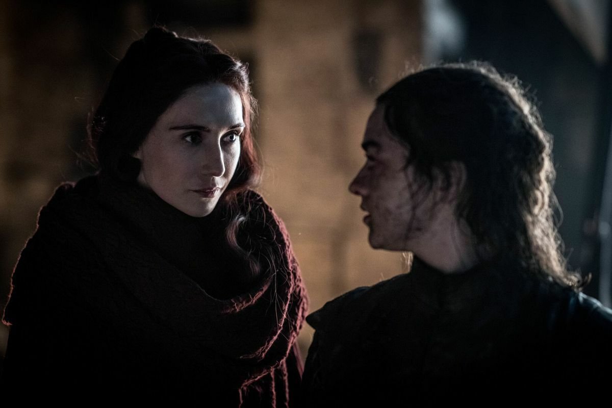 Melisandre e Arya in Game of Thrones 8x03
