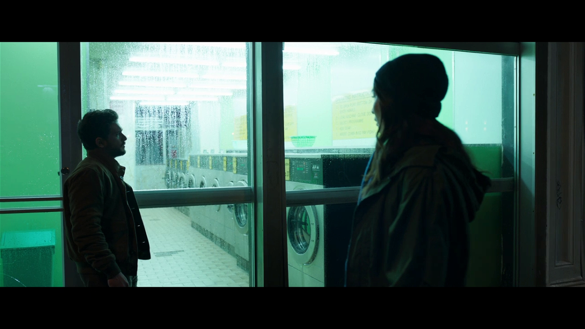 Kit Harington e Gemma Chan in una scena di Eternals