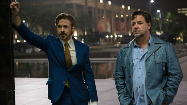 Clicca per vedere l'immagine originale Ryan Gosling e Russell Crowe in una scena del film