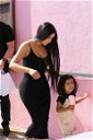 Copertina di Kim Kardashian e North West, la figlia della socialite odia i paparazzi!