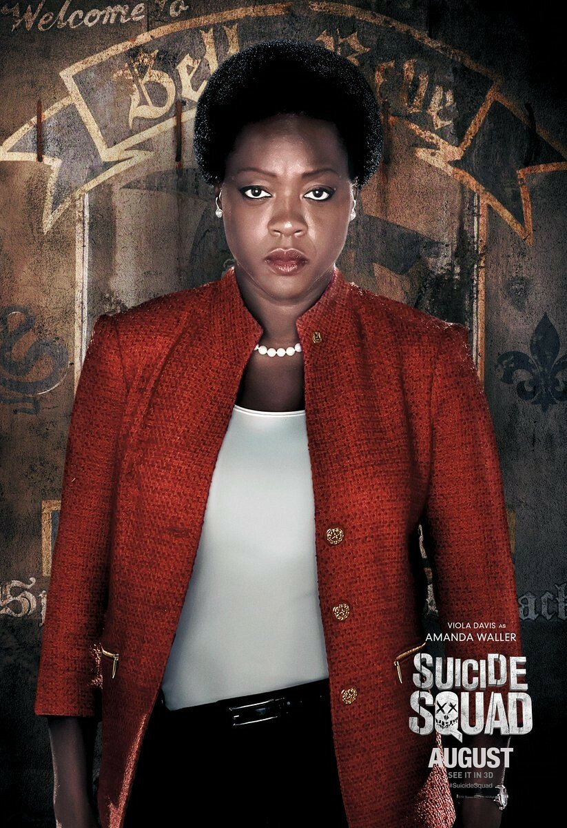 Viola Davis nel poster di Amanda Waller in Suicide Squad