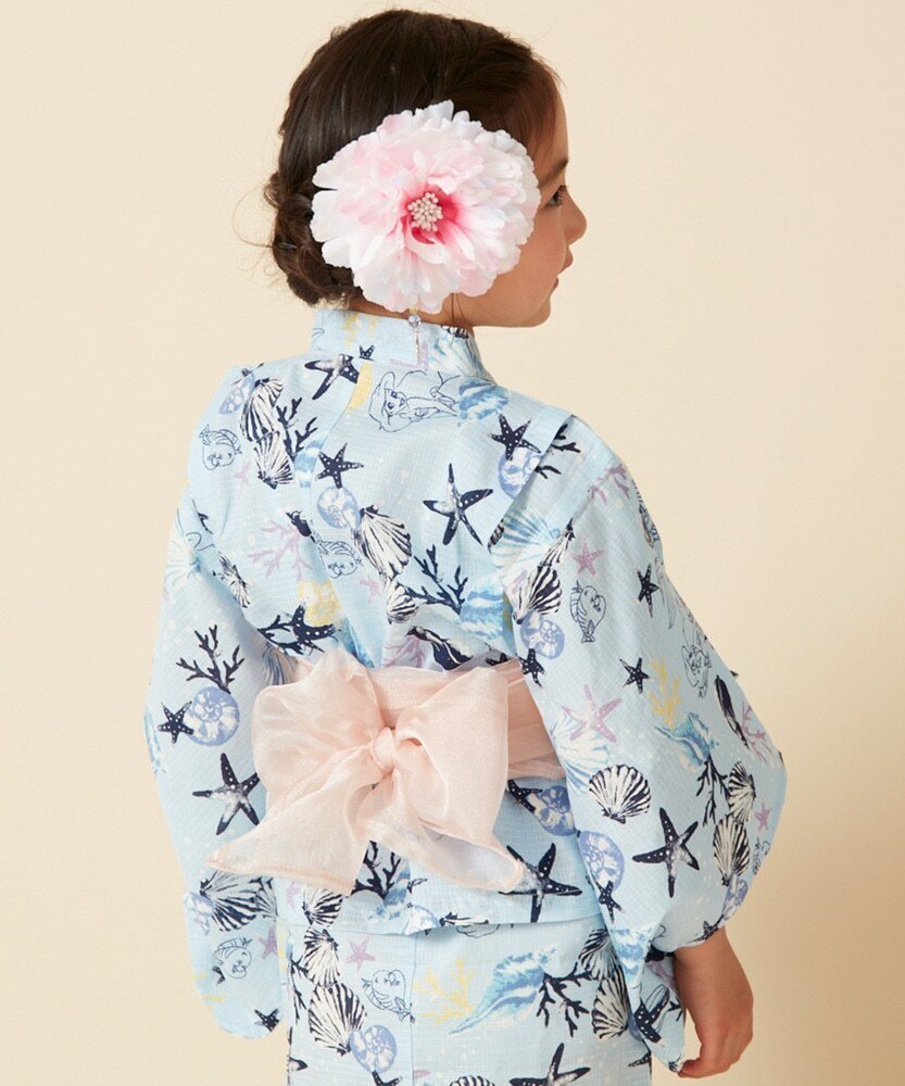 Il kimono di Ariel, la Sirenetta, contornato di conchiglie e stelle marine