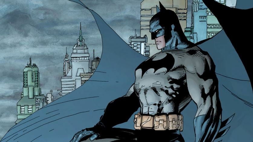 Mezzobusto di Batman su sfondo di Gotham City