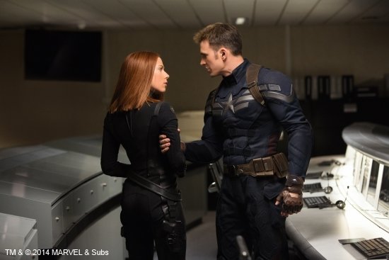 Chris Evans e Scarlett Johansson in Captain America: The Winter Soldier