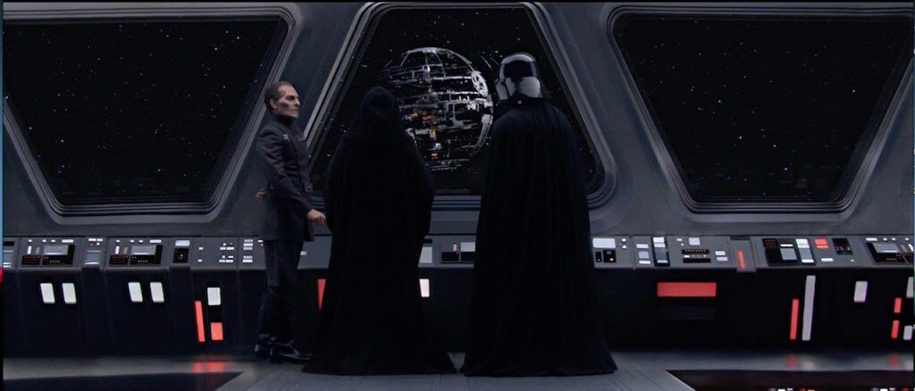 Vader, Tarkin e l'Imperatore osservano la Morte Nera in costruzione