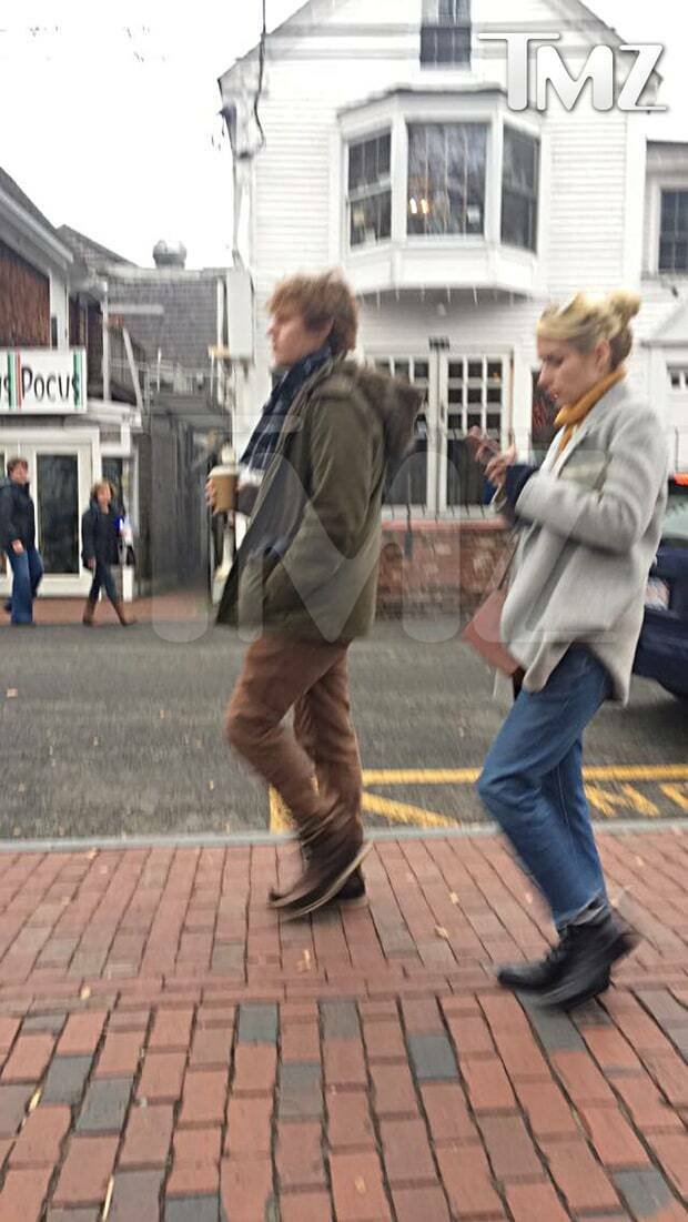 Emma Roberts ed Evan Peters in giro per le strade